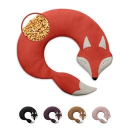 Soft, plush neck pillow in the shape of a fox, available in red, beige, dark brown, and black colors. Filled with organic wheat grains for soothing warmth.