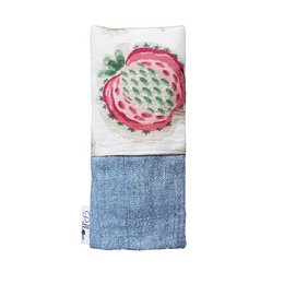 Soft, plush eye pillow in a cactus design with soothing aromatherapy scent. Made of high-quality materials for a comfortable and relaxing sleep experience.