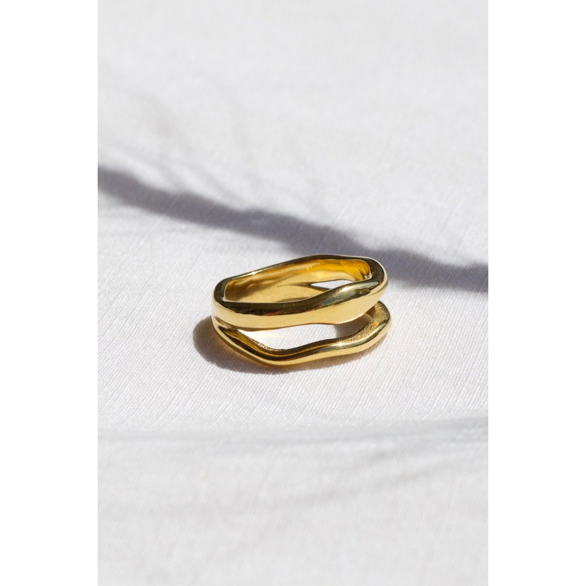 Shantina – Doppellagiger Wellen-Gold-Stapelring