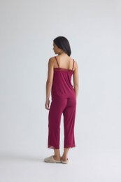 Bamboe kanten cami cropped broekpyjamaset in bordeaux