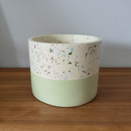 Vaso da fiori in terrazzo alla vaniglia verde