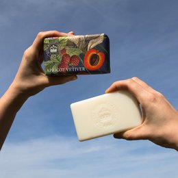 KEW RBG Shea Butter Soap 240g - Apricot & Vetiver