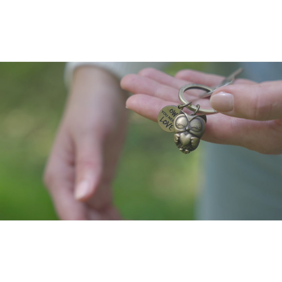 "Owl you need is Love" uil sleutelhanger Uiltje met hart en gravure - lieve uil geluksbrenger