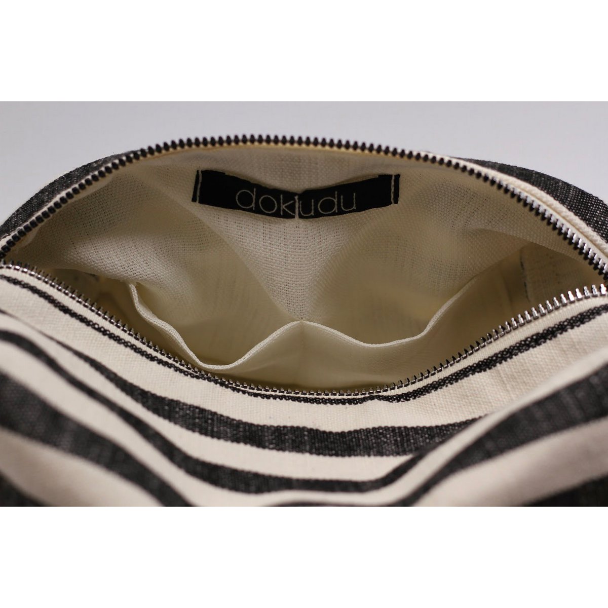 Handmade Cosmetic Bag Ole | Black