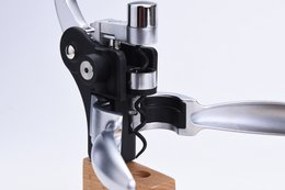 LAGUIOLE CORKSCREW WITH CORKSCREW ON ZELCOVA WOODEN BASE