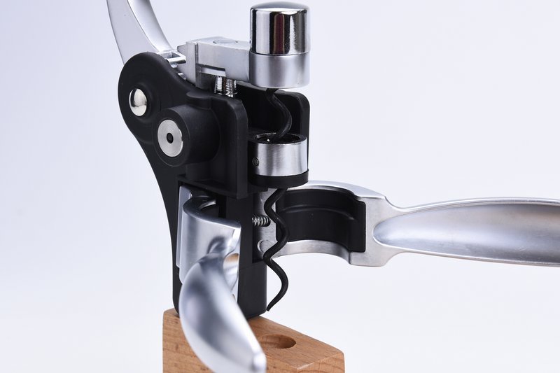 LAGUIOLE CORKSCREW WITH CORKSCREW ON ZELCOVA WOODEN BASE