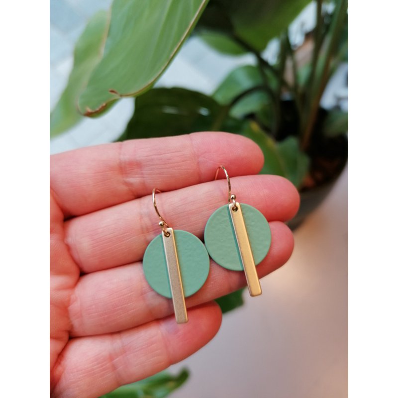 Oona (sage green-gold)