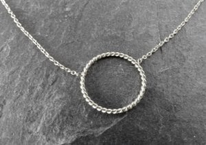 Chain twisted with a ring