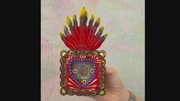 Teca Guadalupe con llama