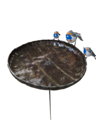 Métal grand bol de gorge bleue Birdfeeder sur bâton