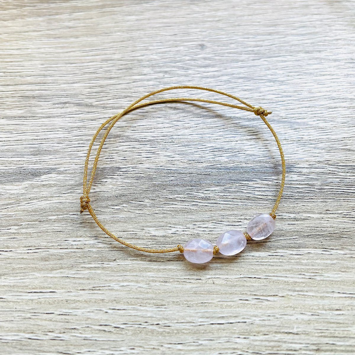 Pulsera ajustable Candy piedras naturales dorado