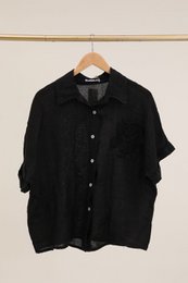 Camicia con un riferimento di fiori di lino. 20341