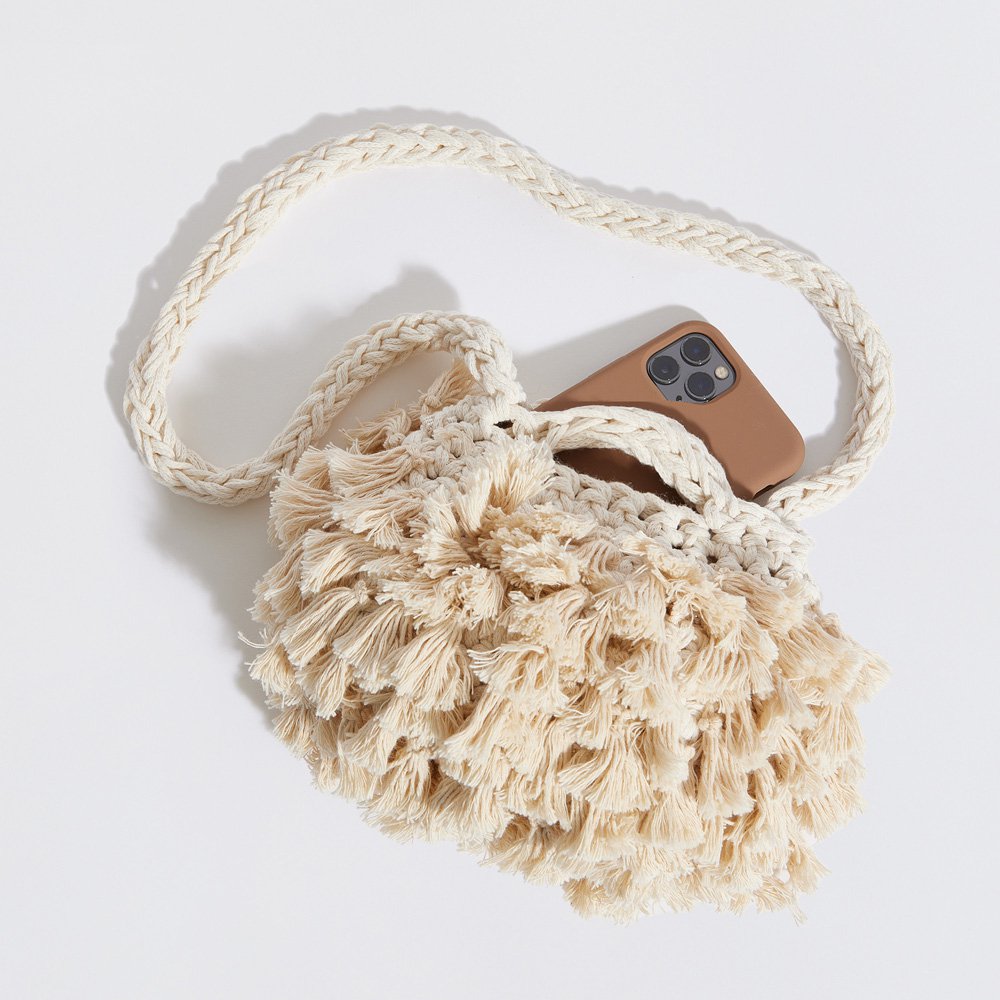 "Pebble Tassel" haakkoppeling met crossbody -band beige