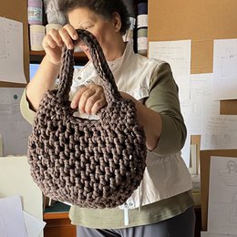 Borsa tote "Sparti" lavorata a mano con custodia impermeabile color moka