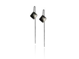 Square-shaped black metal chain earrings with a minimalist, modern design.