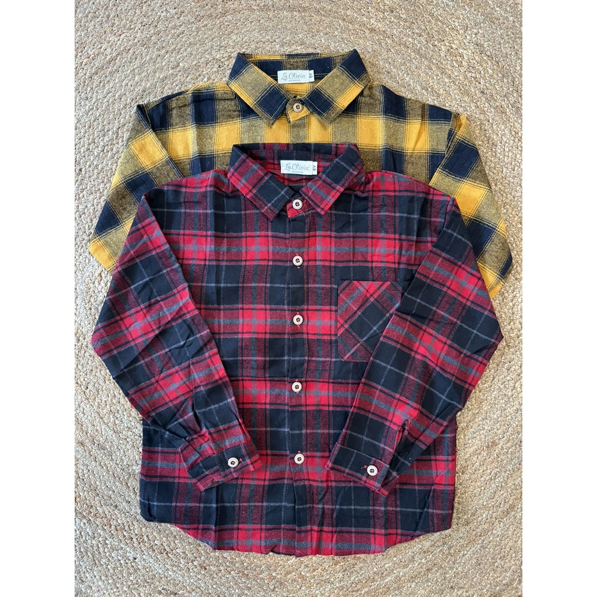 Ragazzo felice con la camicia