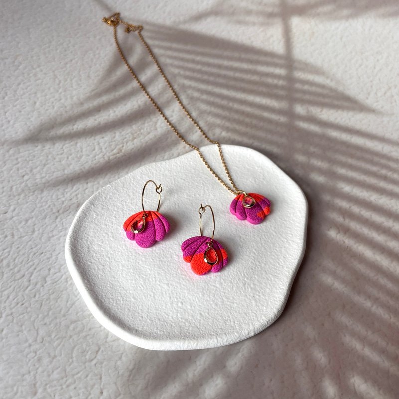 Secret Shell – Muschelohrringe in Orange, Fuchsia und Gold