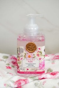 Foaming shea butter soap Peony 520 ml Isabelle Rose