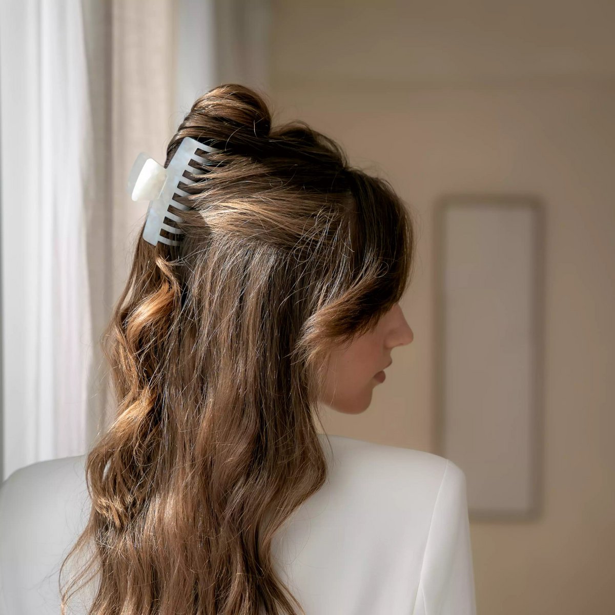 Charming Hair Claw Clip – Beige