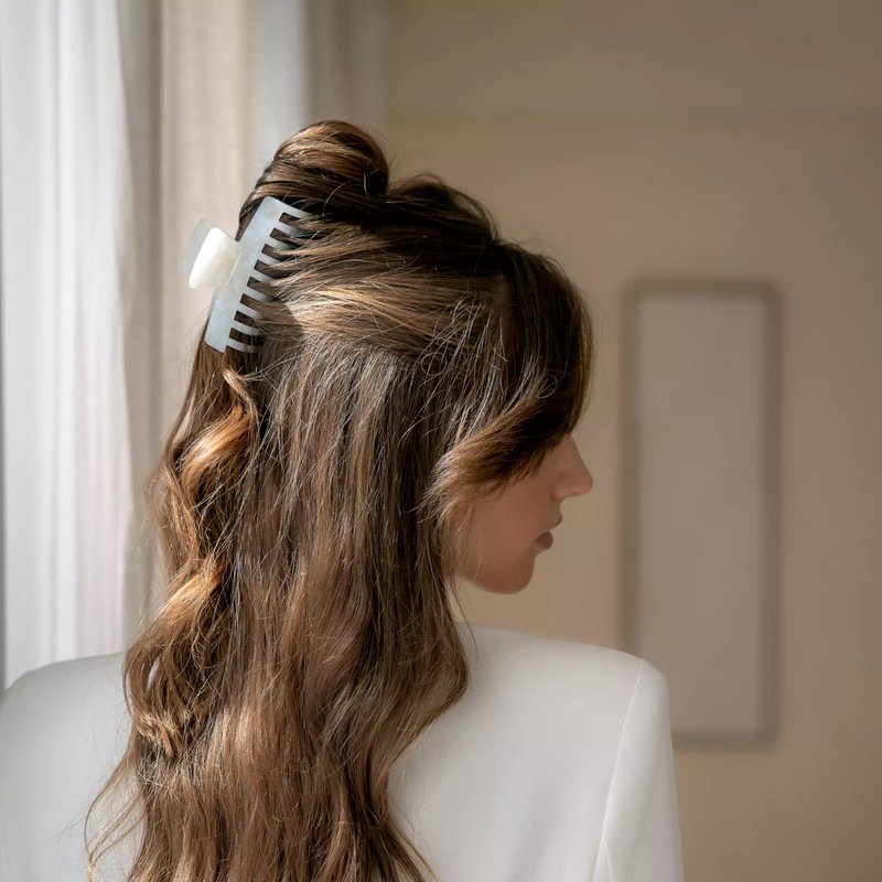 Chaming Hair Claw Clip – Beige