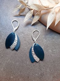 LES CHOUCHOUS petrol blue short earrings