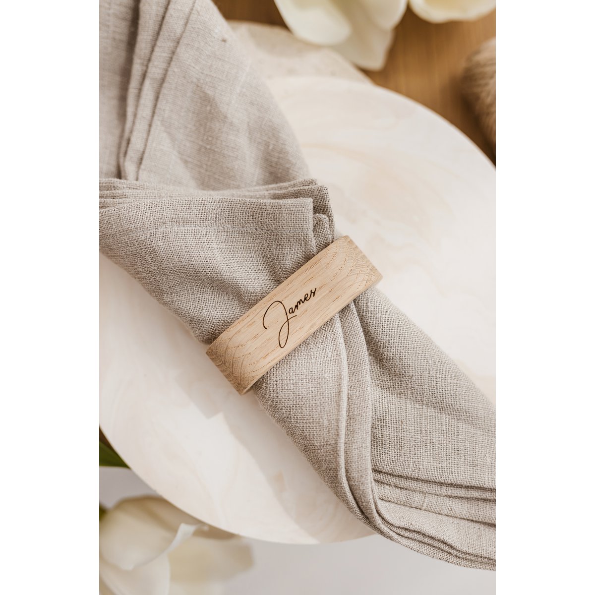 Monogrammierter Serviettenring aus Eschenholz, stilvolles ovales Tischaccessoire, perfektes individuelles Hochzeits- oder Urlaubsgeschenk, Hochzeitsgeschenk, Weihnachtsparty-Dekoration