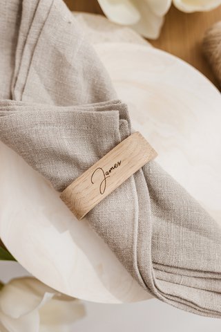 Monogrammierter Serviettenring aus Eschenholz, stilvolles ovales Tischaccessoire, perfektes individuelles Hochzeits- oder Urlaubsgeschenk, Hochzeitsgeschenk, Weihnachtsparty-Dekoration