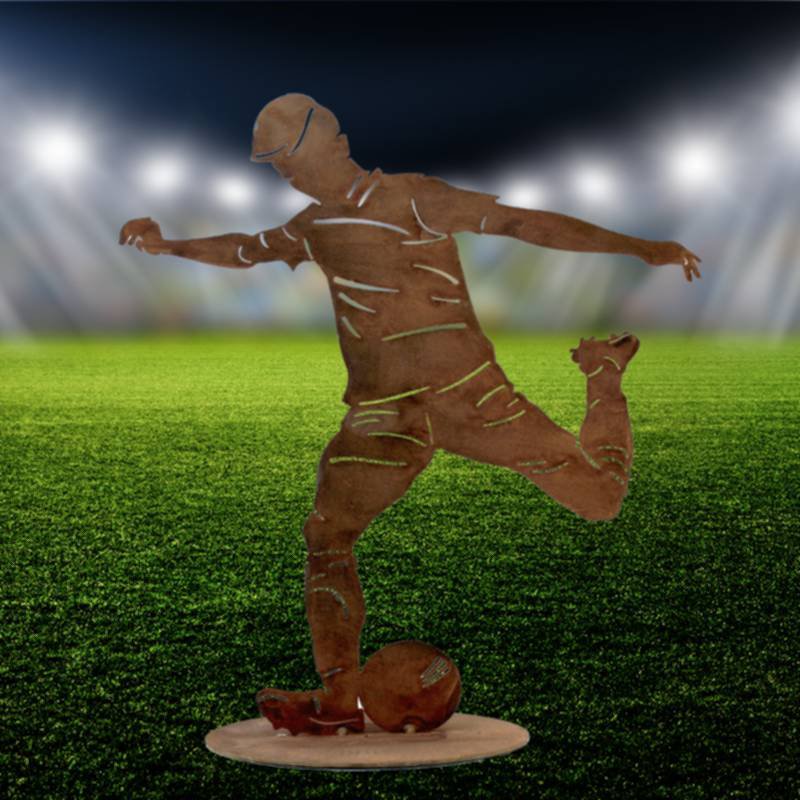 Voetballer met bal | Decoratiefiguur van metaal roest |