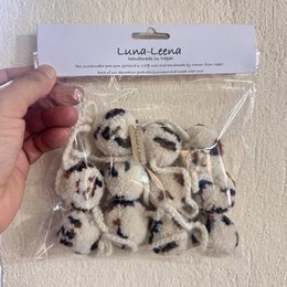 Luna -Leena Garland Pom Pom Leopard - L 2m - 100% weiche Wolle - handgefertigt in Nepal