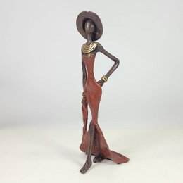 Bronze sculpture "Femme élégante with chapeau" by Soré | different sizes and colors