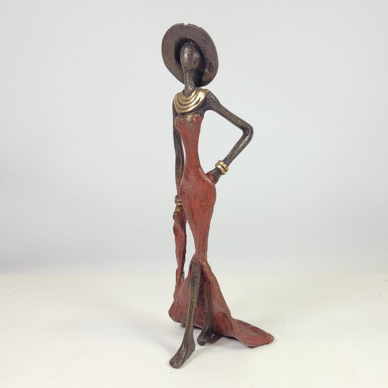 Bronze sculpture "Femme élégante with chapeau" by Soré | different sizes and colors