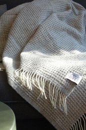 Wollen deken/knuffeldeken wafel licht graniet