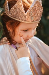 Kroon met ‘roségouden pailletten’ voor kinderen