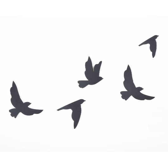 Set aus fünf Vögeln, die in die Ferne fliegen, Wandkunst aus Metall