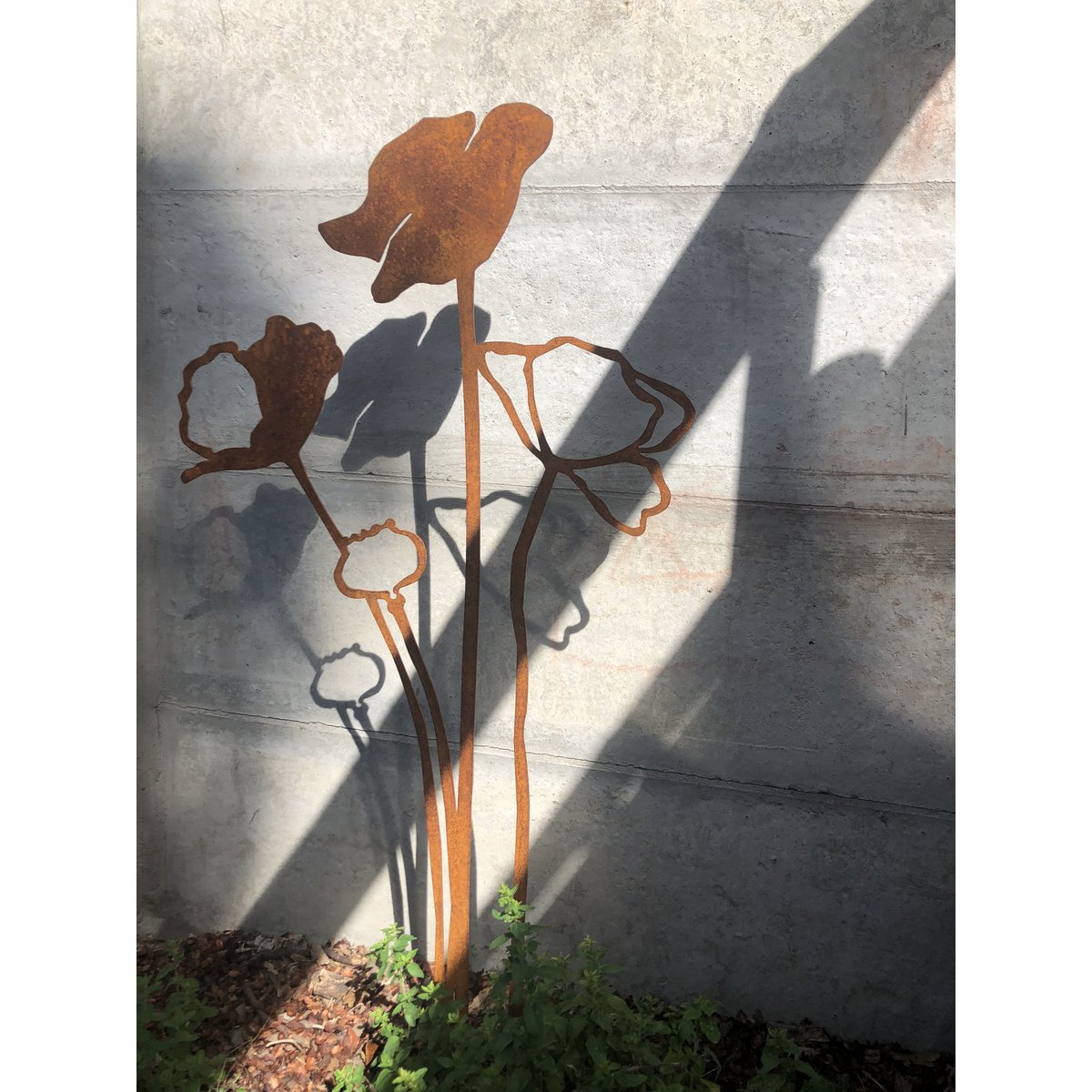 Poppy open up - Corten steel object
