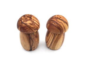 Set of 2 salt shakers and pepper shakers made of olive wood