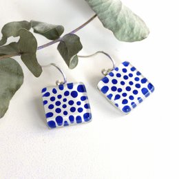 Rote Polka Dot Ohrringe, quadratische Glasfliesen-Ohrhänger mit Sterlingsilber-Haken