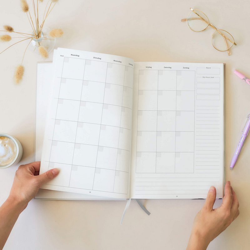Prikkelarme planner Mandala - Medium / A5+ ongedateerd