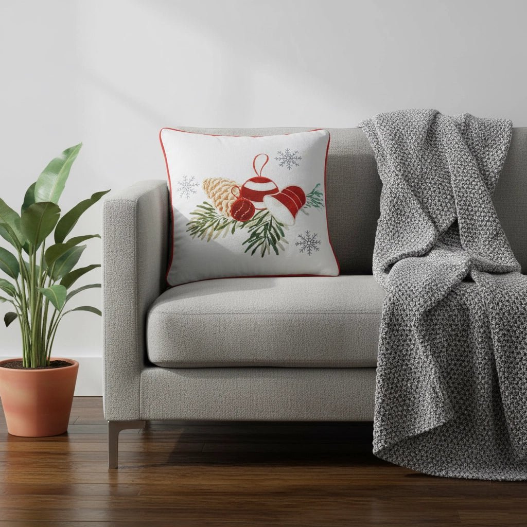 Gnome Festif Blanc & Rouge – Housse de Coussin / Kussenhoes – Noël 45×45 cm – Urbane Hide