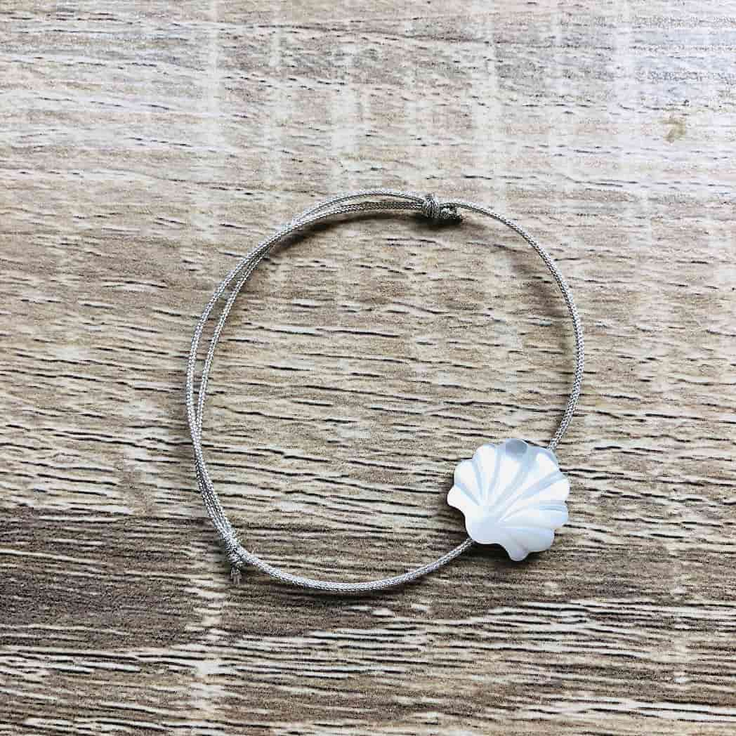 Camille-Kinderarmband aus Perlmutt mit verstellbarer Silberkordel