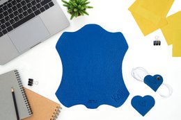 K0038OB | Made in Italy Heart Bookmark in genuine full-grain leather, dollar grain - Light blue color - Dimensions: 6 x 5.5 x 0.5 cm - Packaging: rigid bottom/lid Gift Box