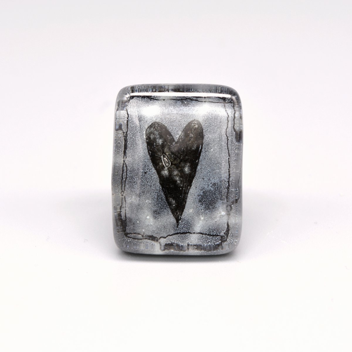 Großer Herzring in rechteckiger Glasform, bequem verstellbare Größe