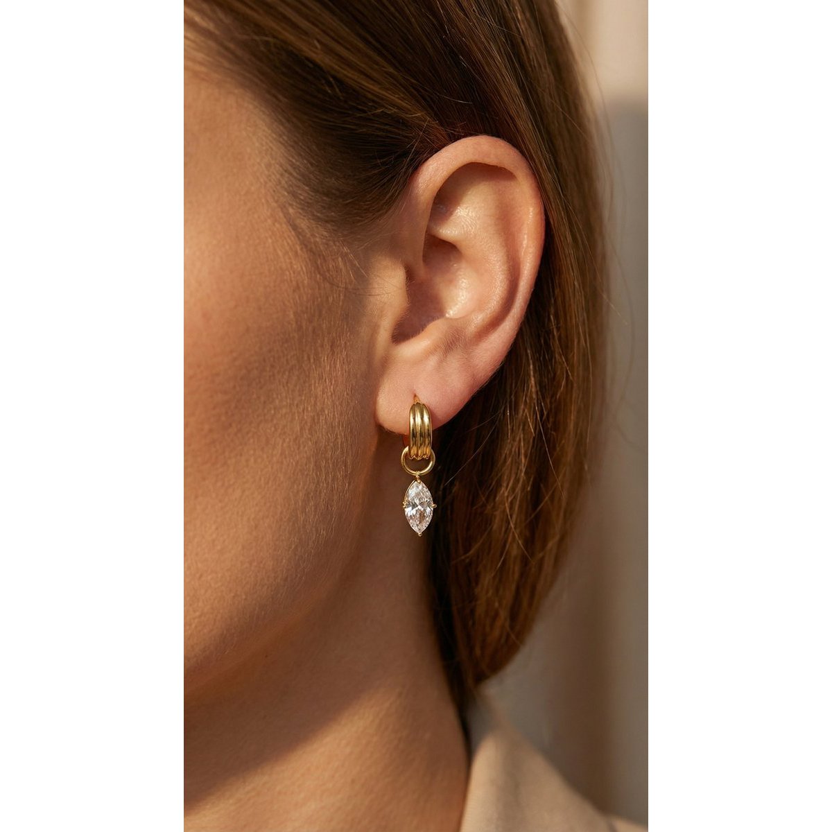 Amelia – Pendientes con colgantes de circonitas – Dorado