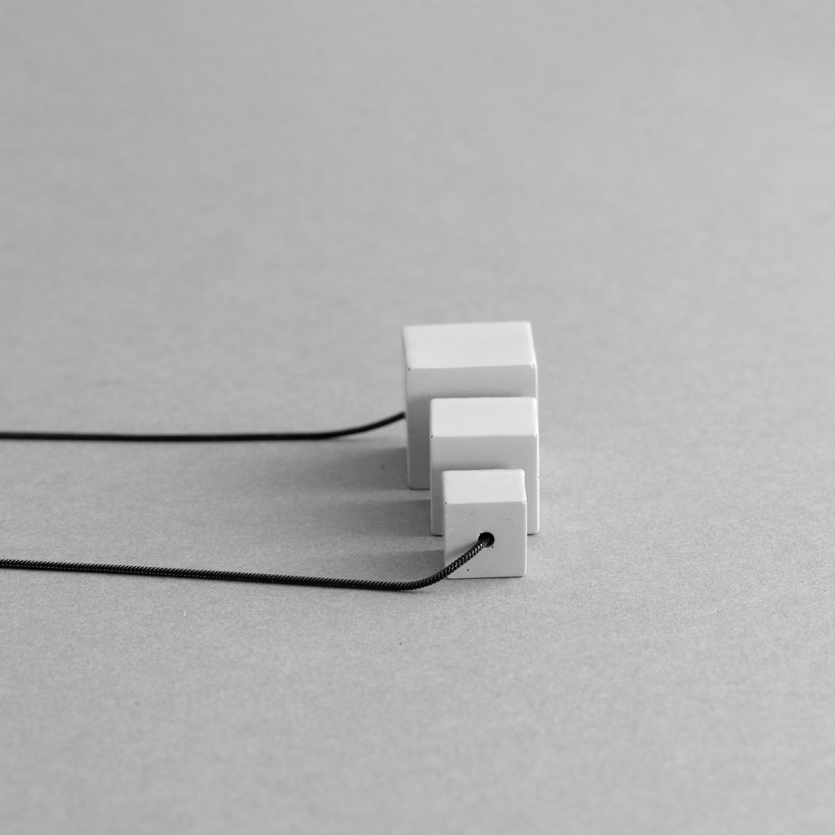 MODULOTRE – Zeitgenössische Minimal-Halskette