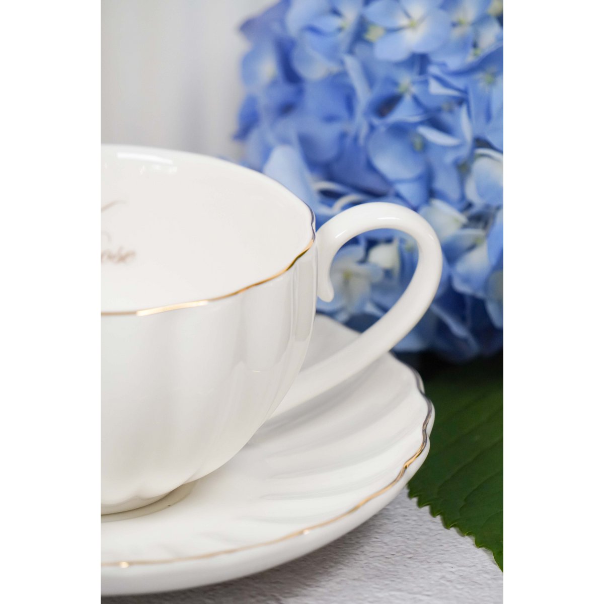 Royal Rose tazza con piattino bianco con bordo dorato 200 ml Isabelle Rose