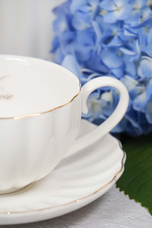 Royal Rose tazza con piattino bianco con bordo dorato 200 ml Isabelle Rose