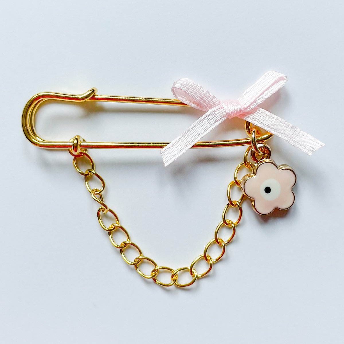 Pin's porte-bonheur comme cadeau de naissance avec Evil Eye en rose et chaîne
