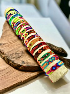 Gewebte Makramee-Armbänder / Packung mit 15 Stück