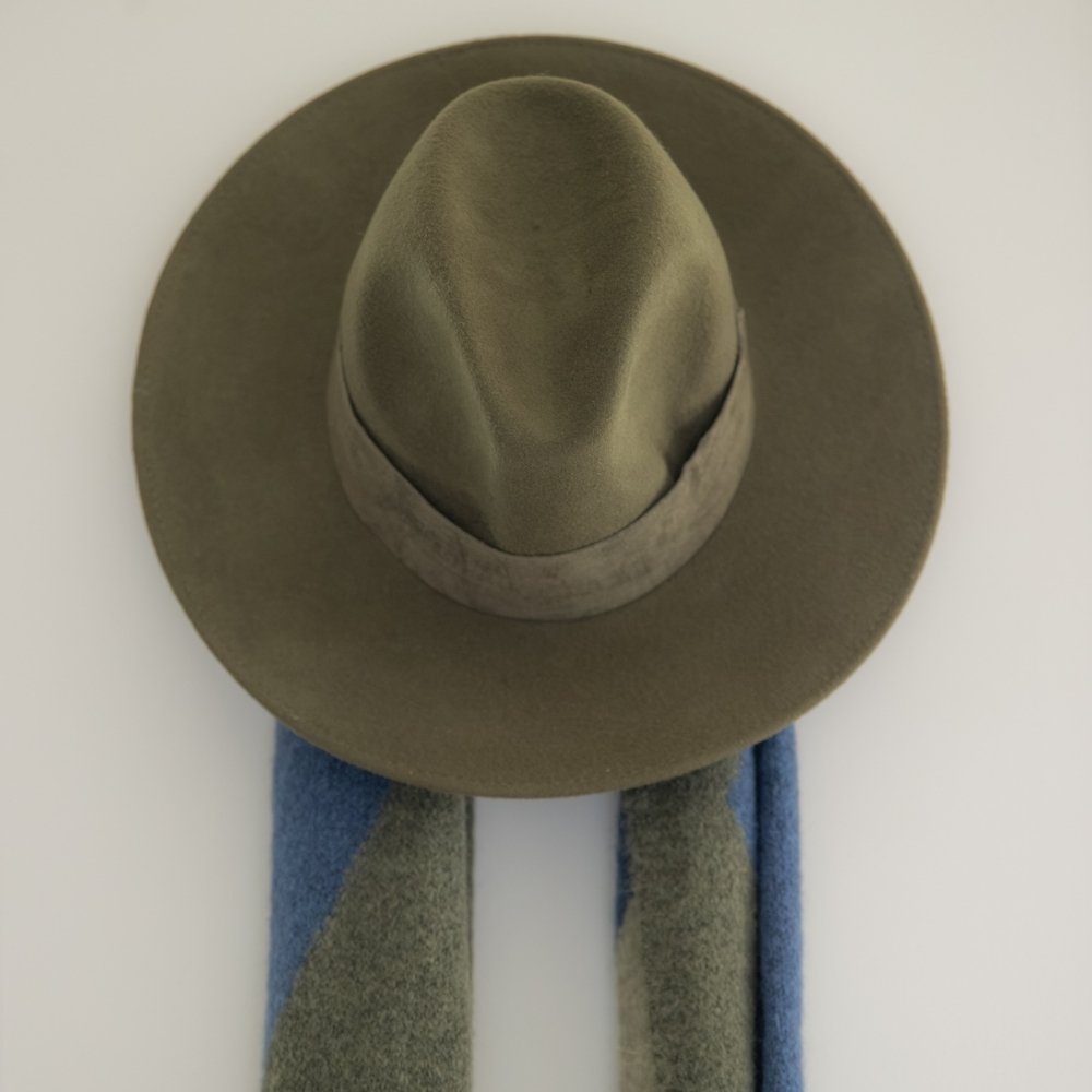 CAPPELLO A TENDA LARGA - treccia in pelle