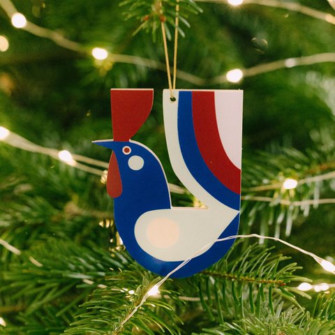 Weihnachtsbaumschmuck aus Holz in Form eines Hahns